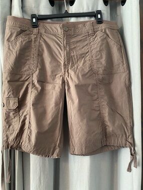 St. John's Bay Cargo Shorts in Taupe Brown, Women’s Size 16